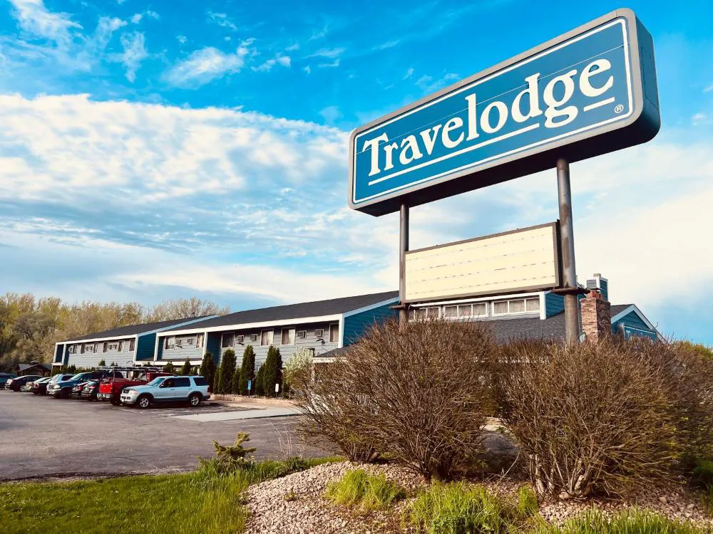 Travelodge by Wyndham Valleyfair Shakopee hotel hero