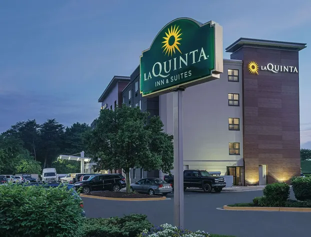 La Quinta Inn & Suites by Wyndham Baltimore BWI Airport hotel detail image 1