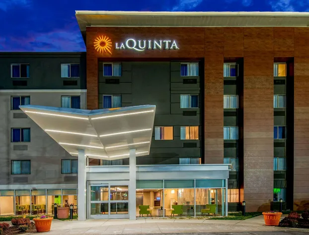 La Quinta Inn & Suites by Wyndham Baltimore BWI Airport hotel detail image 3