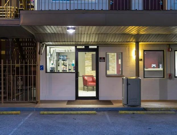 Red Roof Inn York Downtown hotel detail image 3