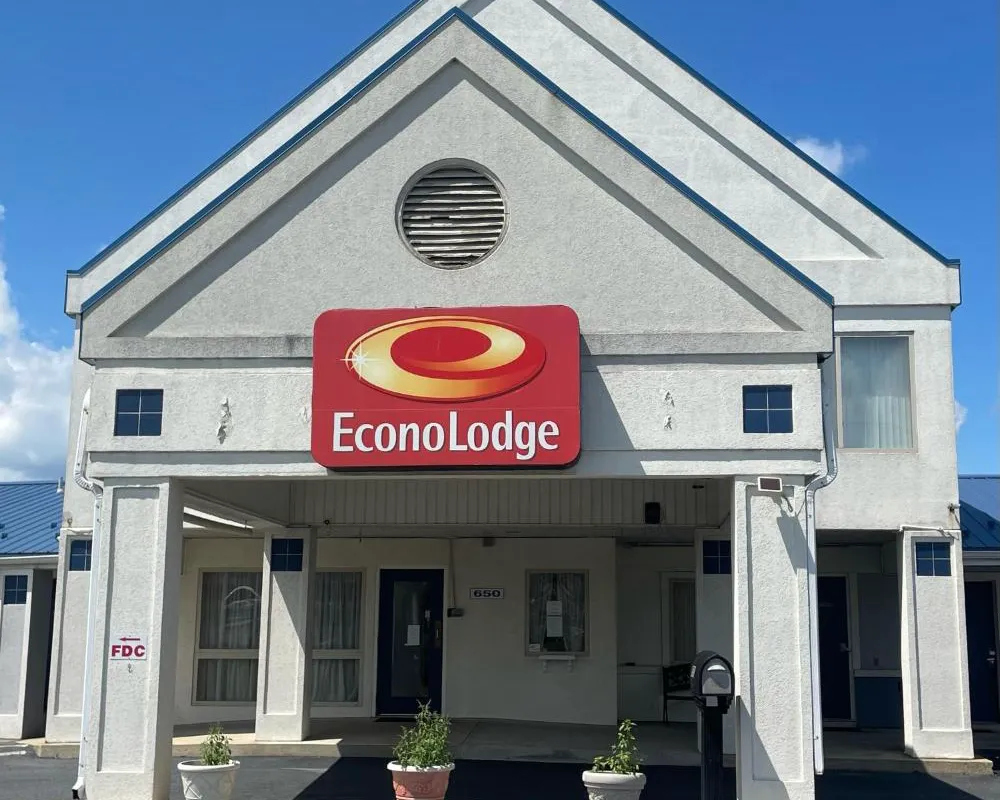 Econo Lodge Mechanicsburg hotel hero