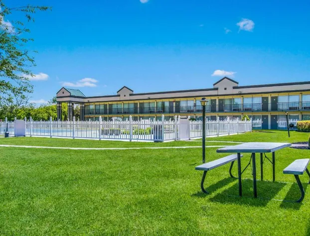 Quality Inn & Suites York East hotel detail image 4