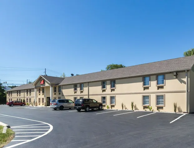 Econo Lodge Harrisburg - Southwest of Hershey Area hotel detail image 2