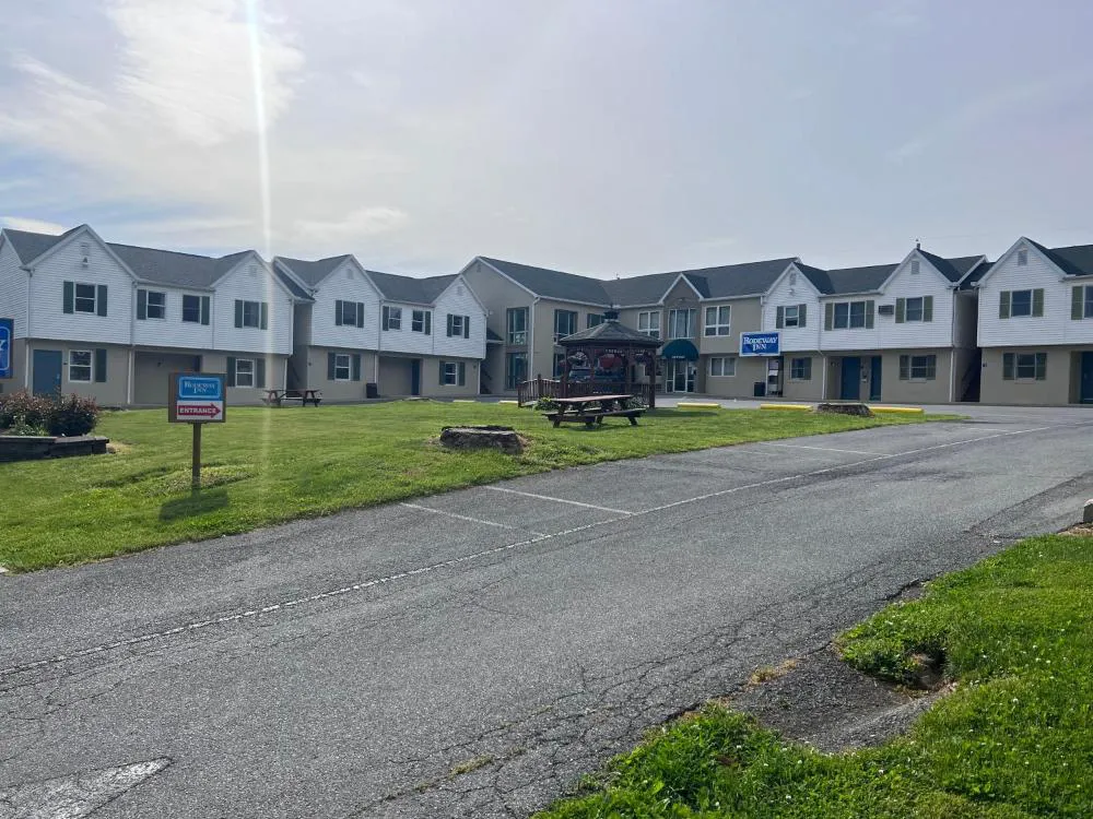 Rodeway Inn & Suites hotel hero