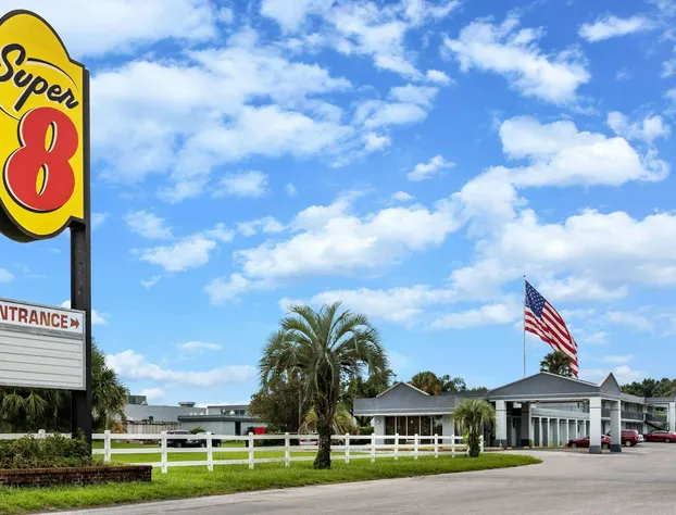 Super 8 by Wyndham Ocala I-75 hotel detail image 1
