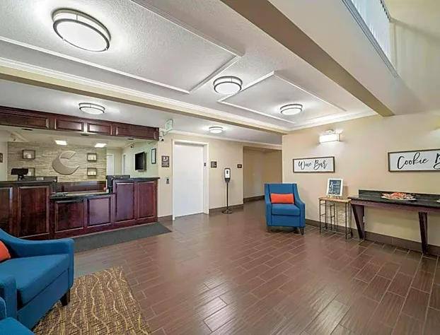 Comfort Suites Red Bluff near I-5 hotel detail image 2