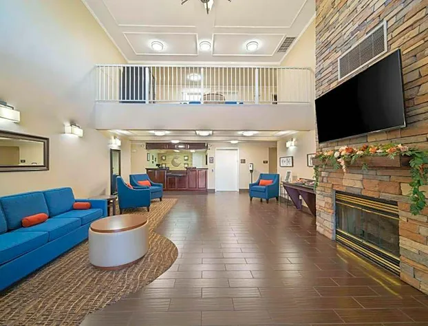 Comfort Suites Red Bluff near I-5 hotel detail image 3