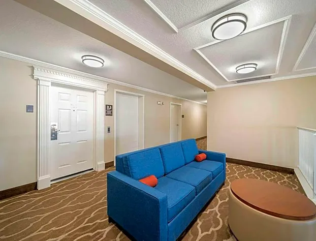 Comfort Suites Red Bluff near I-5 hotel detail image 4