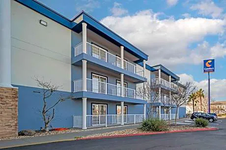 Comfort Suites Red Bluff near I-5 hotel detail image 3