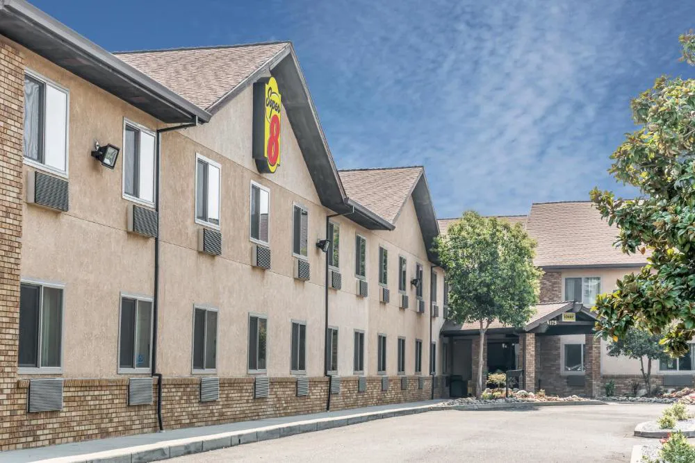 Super 8 by Wyndham Redding hotel hero