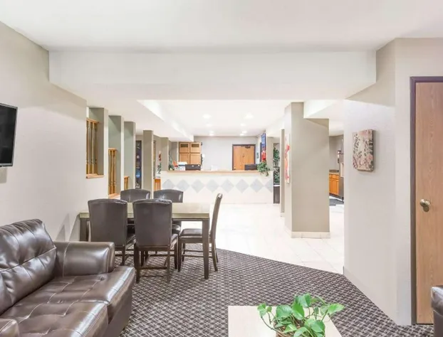 Super 8 by Wyndham Redding hotel detail image 2