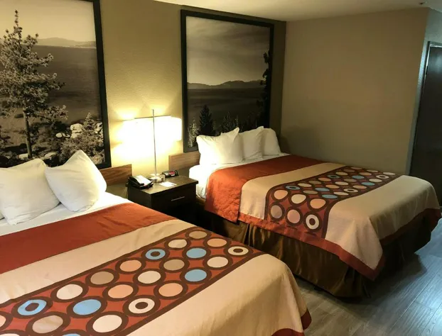 Super 8 by Wyndham Redding hotel detail image 4