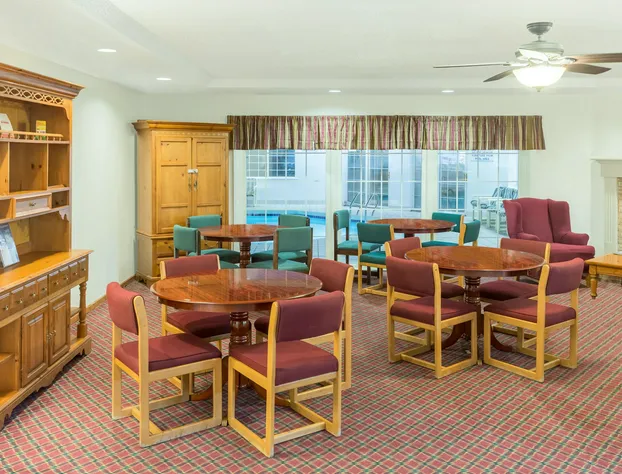 Super 8 by Wyndham Reedsburg hotel detail image 3