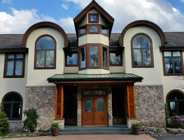 INN at WAWANISSEE POINT hotel detail image 1