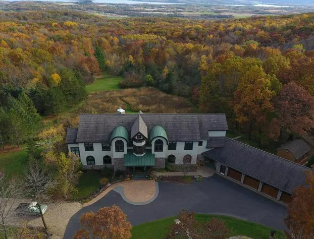 INN at WAWANISSEE POINT hotel detail image 2
