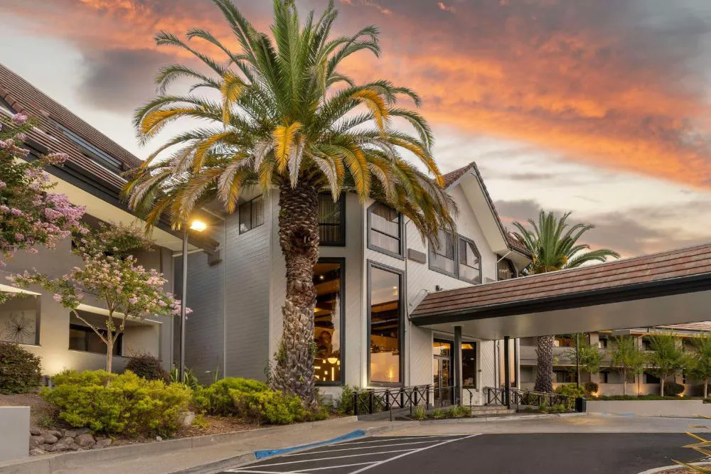 Best Western Plus Novato Oaks Inn hotel hero