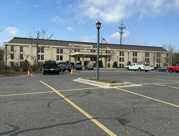 Comfort Inn & Suites Mt. Holly - Westampton hotel detail image 1