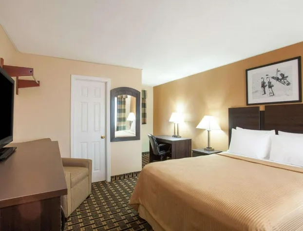 Travelodge by Wyndham South Burlington hotel detail image 1