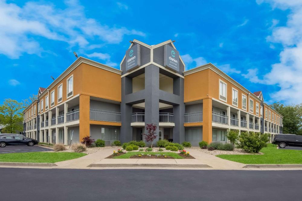 Clarion Pointe Indianapolis Northeast hotel hero