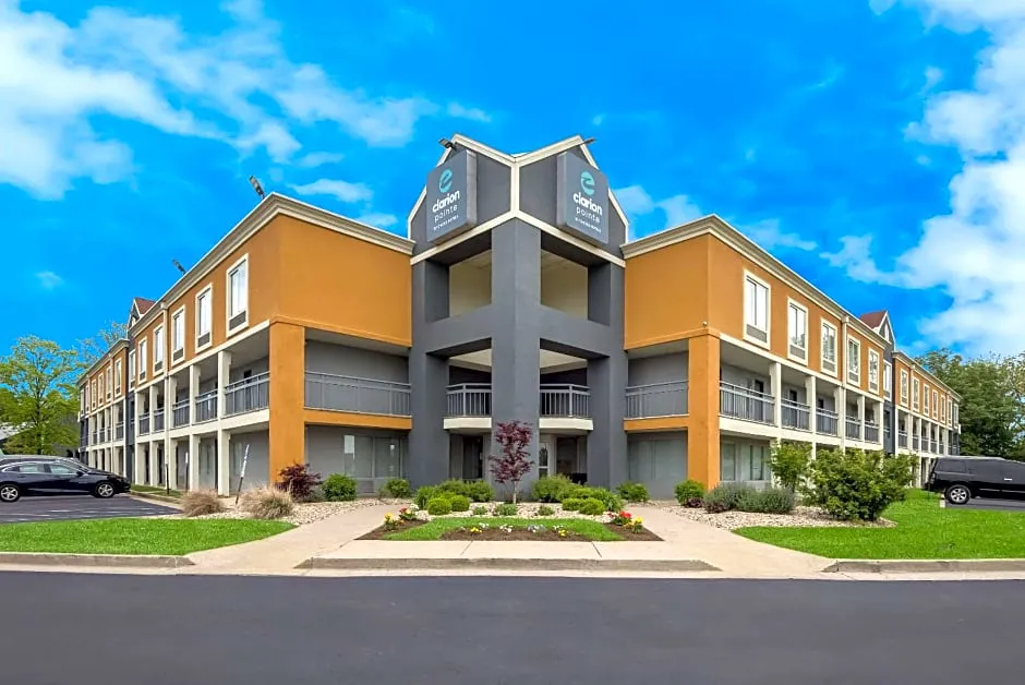 Clarion Pointe Indianapolis Northeast hotel hero