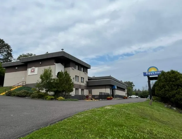 Days Inn by Wyndham Duluth Lakewalk hotel detail image 1
