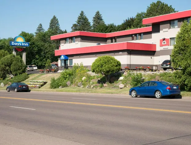Days Inn by Wyndham Duluth Lakewalk hotel detail image 2