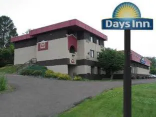 Days Inn by Wyndham Duluth Lakewalk hotel detail image 3