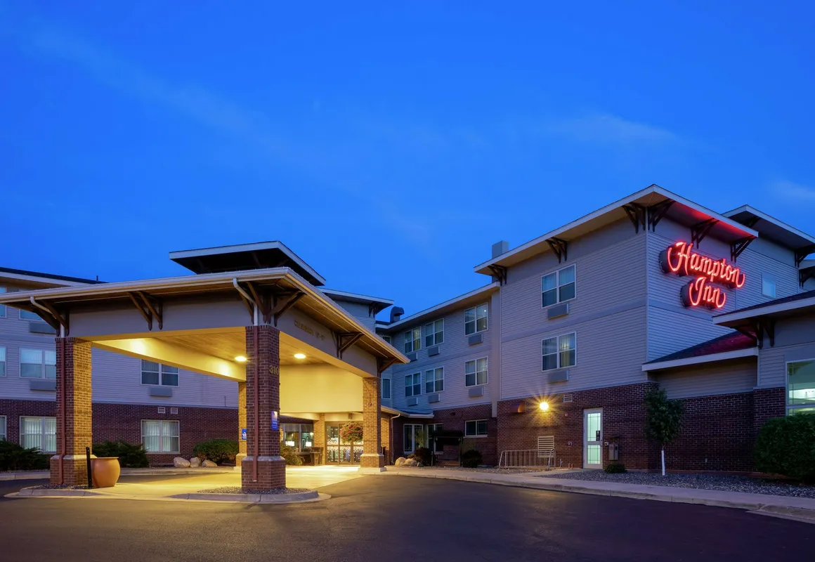 Hampton Inn Duluth Canal Park hotel hero