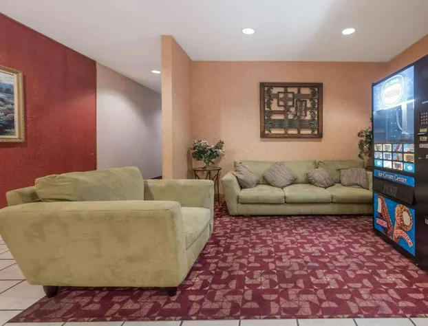 Super 8 by Wyndham Fort Worth Downtown South hotel detail image 3