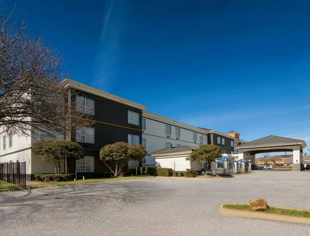 Comfort Suites Fort Worth North Fossil Creek hotel detail image 1