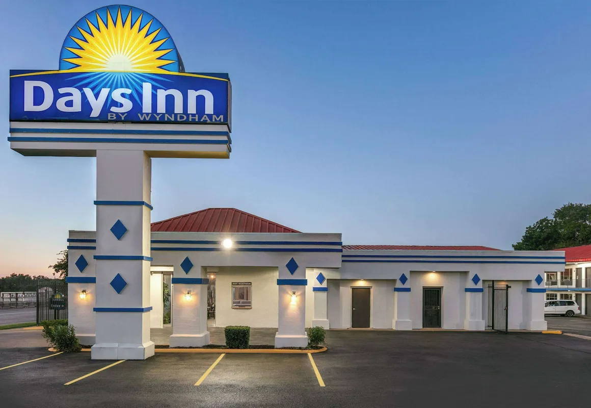 Days Inn by Wyndham South Fort Worth hotel hero