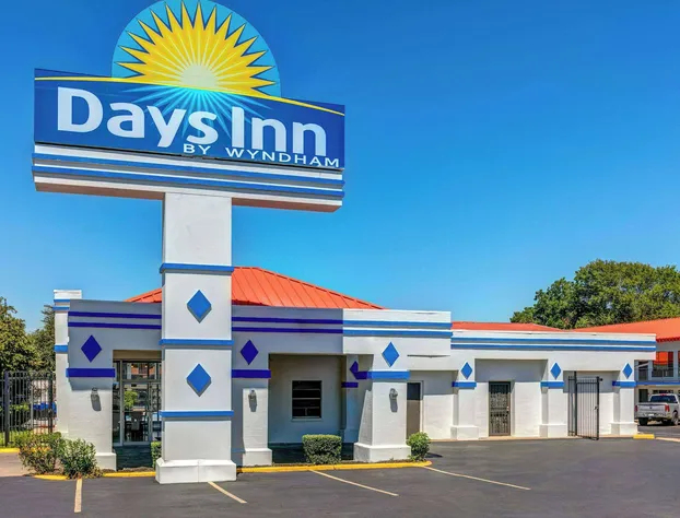 Days Inn by Wyndham South Fort Worth hotel detail image 1