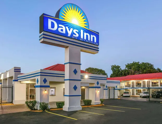 Days Inn by Wyndham South Fort Worth hotel detail image 2