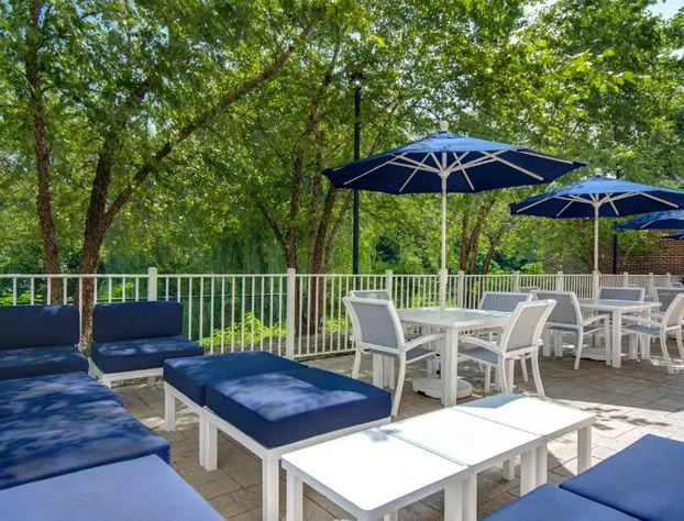 Hampton Inn & Suites Yonkers hotel detail image 2