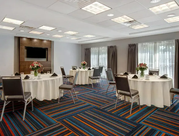 Hampton Inn & Suites Yonkers hotel detail image 3