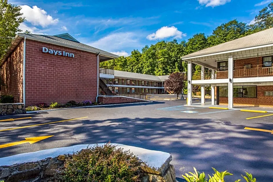Days Inn by Wyndham Elmsford / White Plains hotel hero