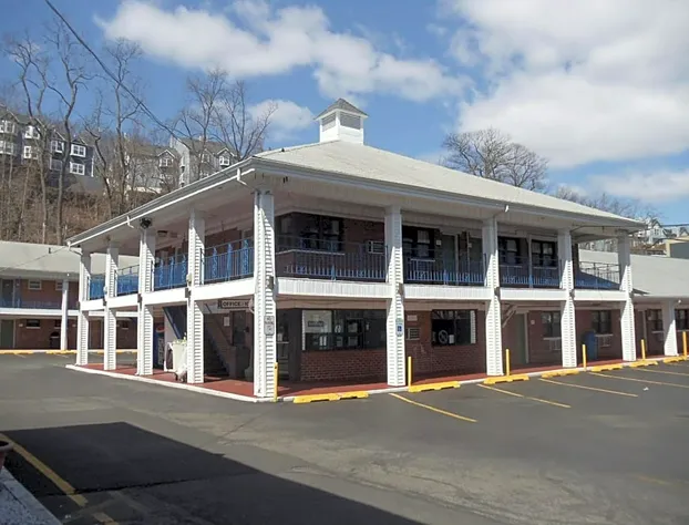 Days Inn by Wyndham Elmsford / White Plains hotel detail image 1
