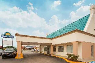 Days Inn by Wyndham Chester hotel detail image 1