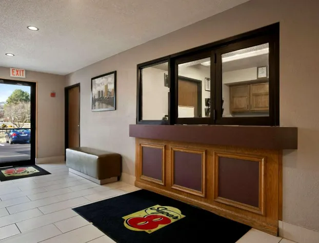 Super 8 by Wyndham Richmond/Chamberlayne Rd hotel detail image 1