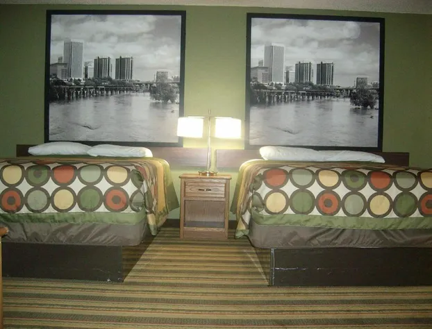 Super 8 by Wyndham Richmond/Chamberlayne Rd hotel detail image 4