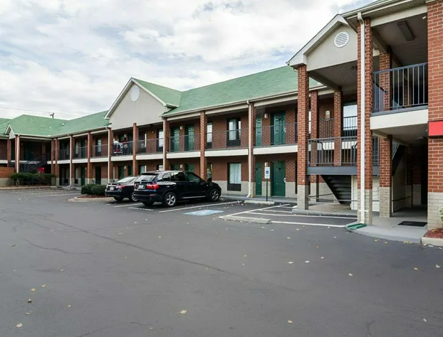 Econo Lodge Richmond hotel detail image 2