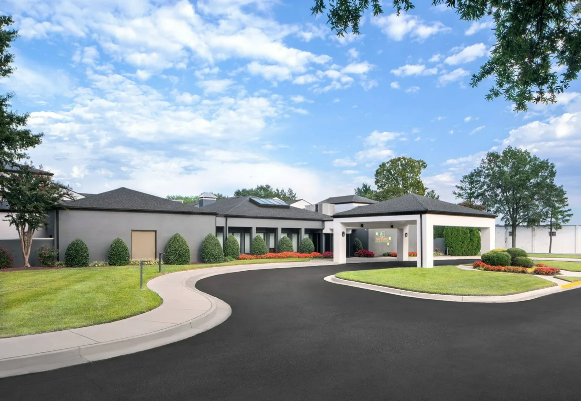 Courtyard by Marriott Richmond West hotel hero