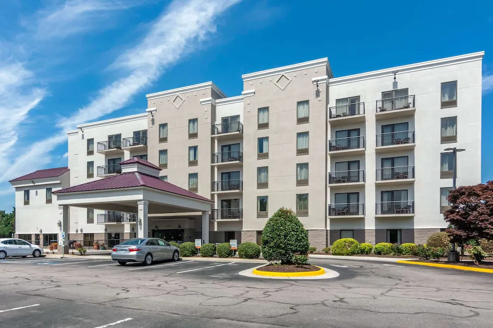 Comfort Suites South Park hotel hero