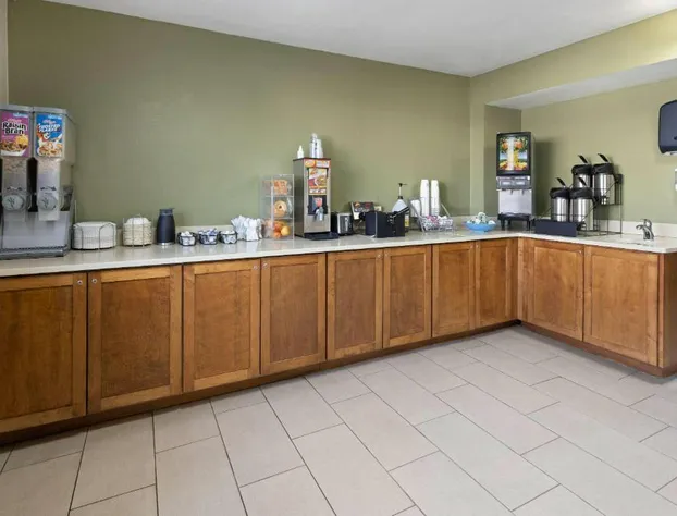 Super 8 by Wyndham Richmond Midlothian Turnpike hotel detail image 3