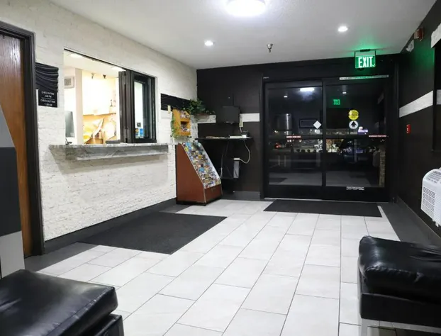 Super 8 by Wyndham Richmond Airport VA hotel detail image 2