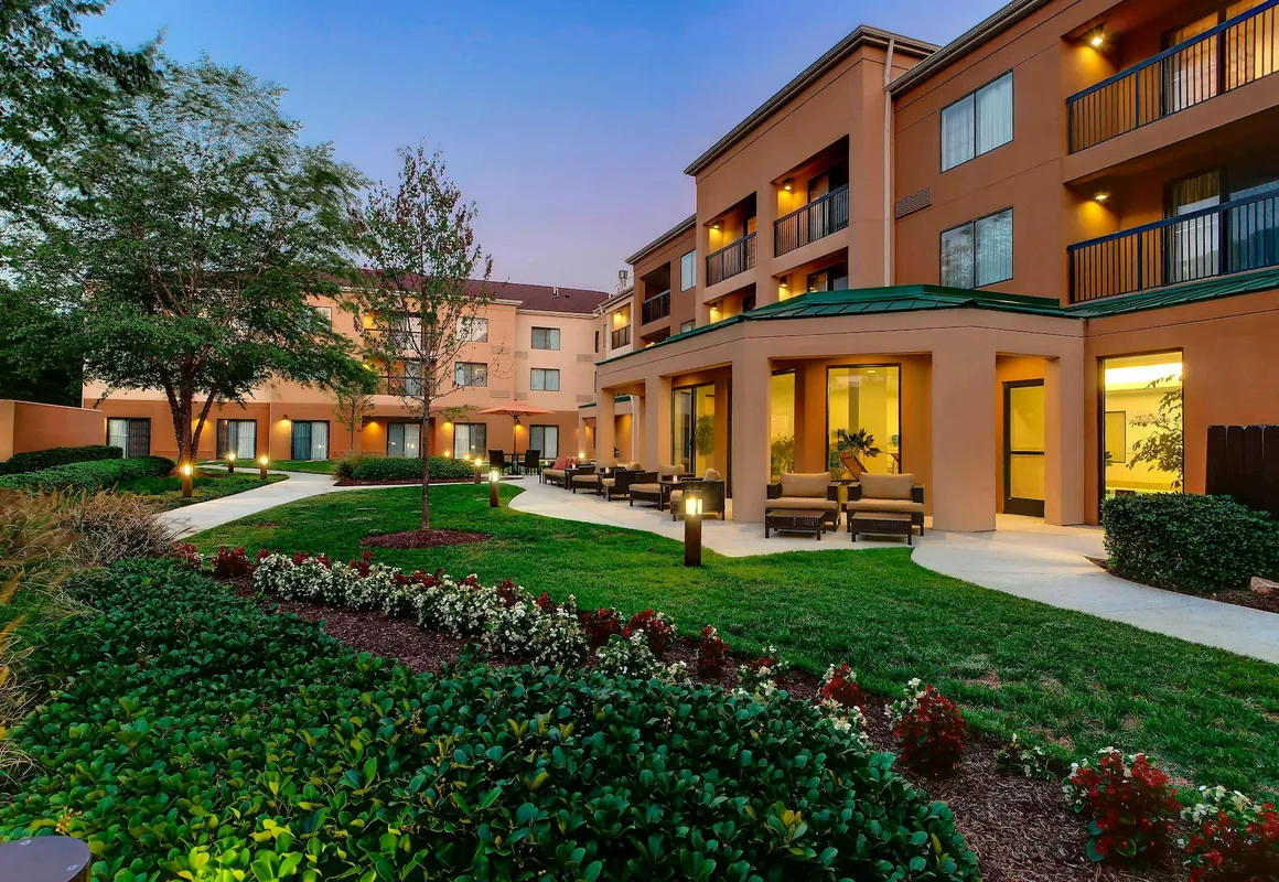 Courtyard by Marriott Richmond Airport hotel hero