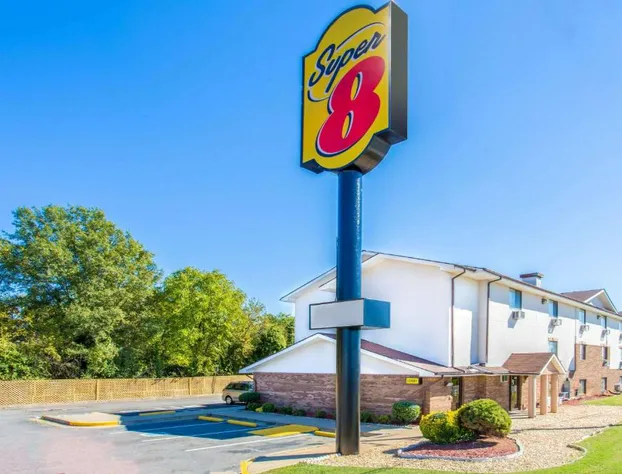 Super 8 by Wyndham Richmond/Broad Street hotel detail image 2