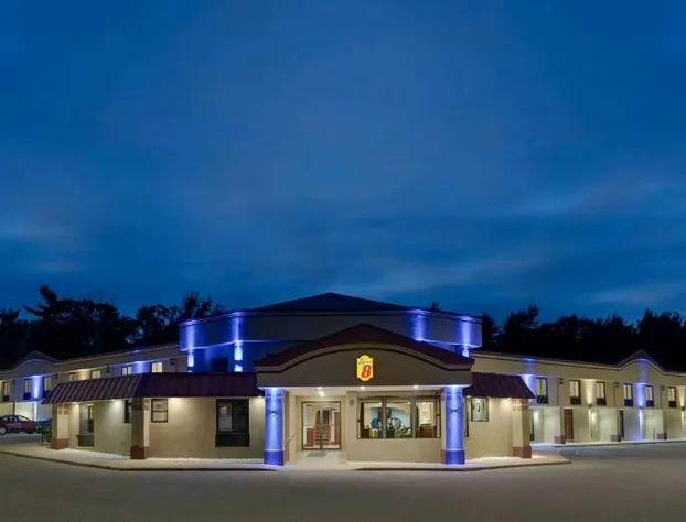 Super 8 by Wyndham West Greenwich/Providence hotel detail image 1