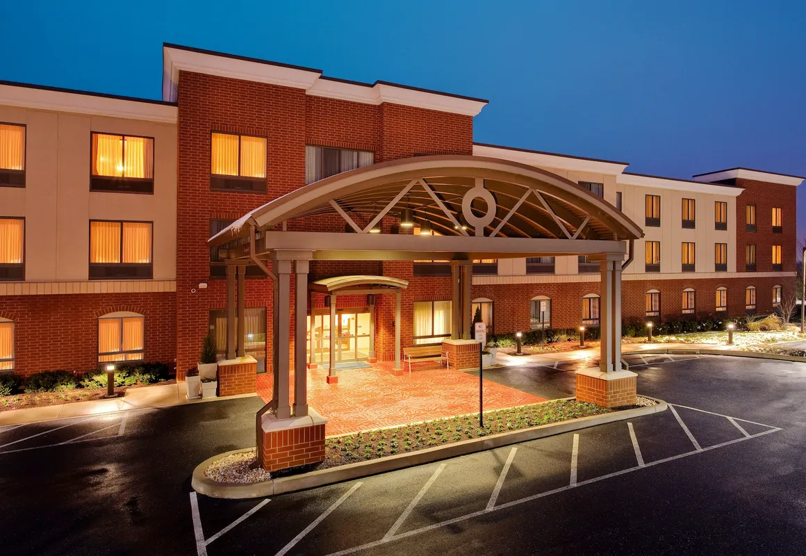 Holiday Inn Express & Suites Bethlehem Arpt-Allentown Area hotel hero