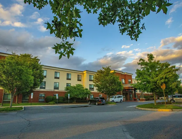 Holiday Inn Express & Suites Bethlehem Arpt-Allentown Area hotel detail image 3